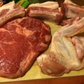 Fleisch von Rind, Schwein und Geflügel