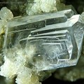 Klinoptilolith-Na aus Rodalquilar, Almería, Andalusien, Spanien (Sichtfeld: 2,5 mm)